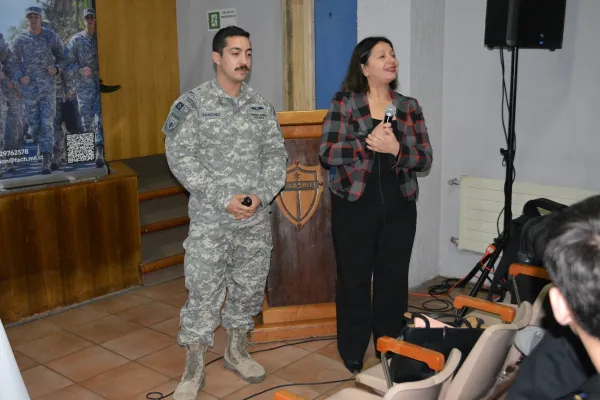 Visita Funcionarios Escuela de Aviación 