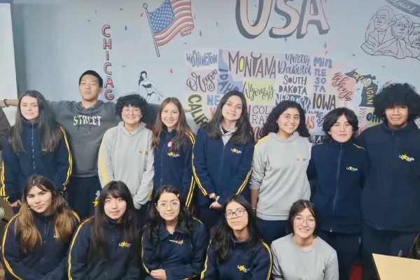 Experiencia STEAM en el American Corner: Explorando el Espacio y la Tecnología