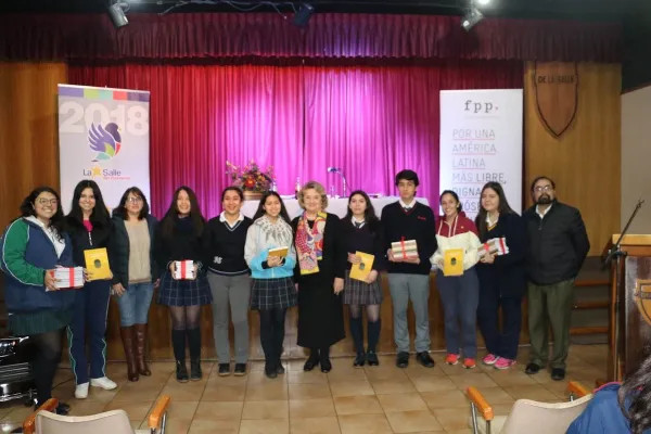 Destacada historiadora presenta su libro en nuestro Colegio
